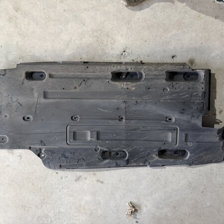 Protective plate bottom with article number 9827725580 Peugeot 3008II
