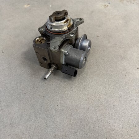 High-pressure pump V758887980 PEUGEOT 308 THP (1920LL)