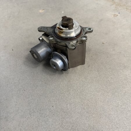 High-pressure pump V758887980 PEUGEOT 308 THP (1920LL)