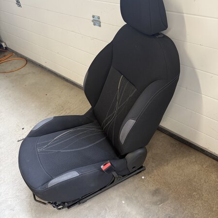Front seat Right Peugeot 208