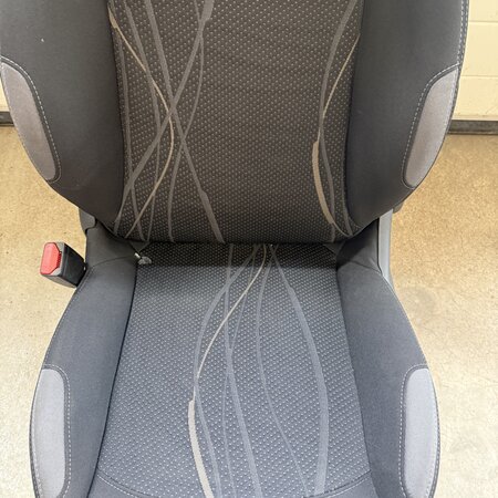 Left front seat Peugeot 208