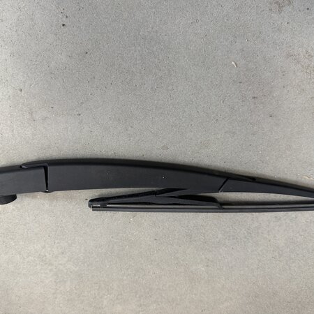 Rear wiper arm with part number 6429HE Peugeot 208 II
