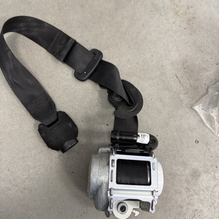 Front left seat belts with article number 98474180XX Peugeot 3008 II
