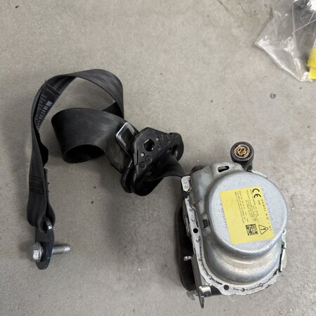 Seat belts Right Rear with article number 98094851XX Peugeot 5008 II