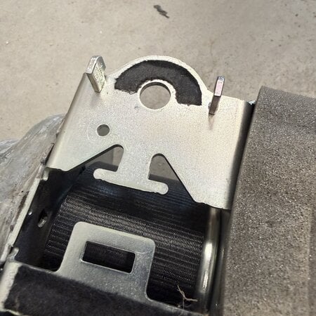 Seat belts right rear with article number 98288666XX Peugeot 3008II