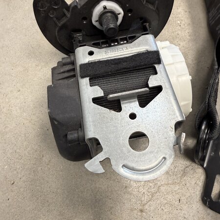 Sicherheitsgurte hinten rechts mit der Artikelnummer 98093485XX Peugeot 5008II