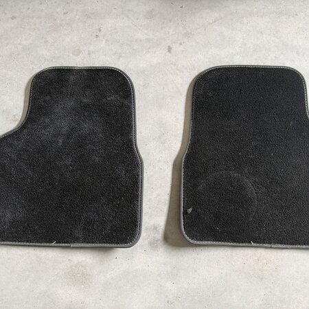 Fußmatten hinten links und rechts 98493045ZD Peugeot 2008 II GT grüne Ziernähte