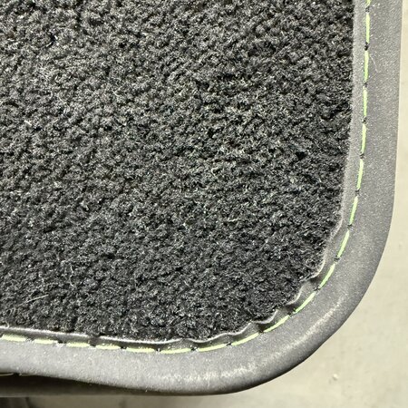 Floor mats left and right rear 98493045ZD Peugeot 2008 II GT green stitching