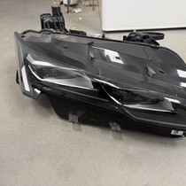 Scheinwerfer vorne rechts mit der Teilenummer 9849114880 für Peugeot 308 III