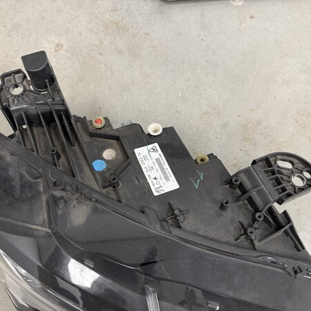 Scheinwerfer vorne rechts mit der Teilenummer 9849114880 für Peugeot 308 III