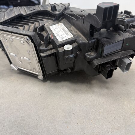 Headlight right front with part number 9849116280 Peugeot 308 III / Peugeot 408