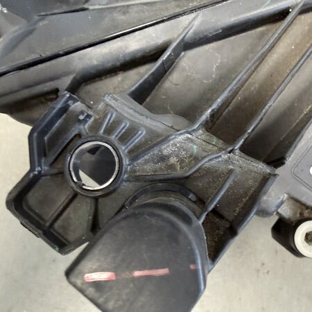 Scheinwerfer links vorne mit der Teilenummer 9849116580 für Peugeot 308 III / Peugeot 408