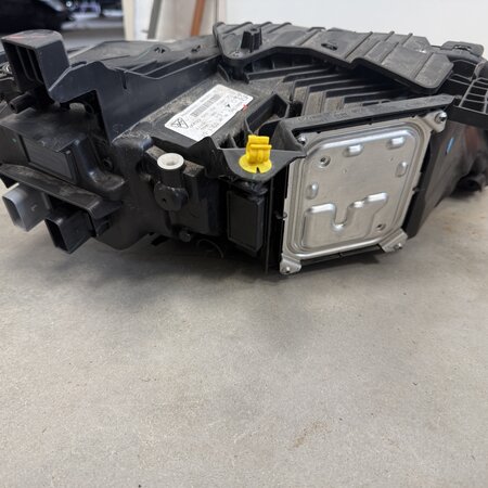 Headlight Left Front with part number 9849116580 Peugeot 308 III / Peugeot 408