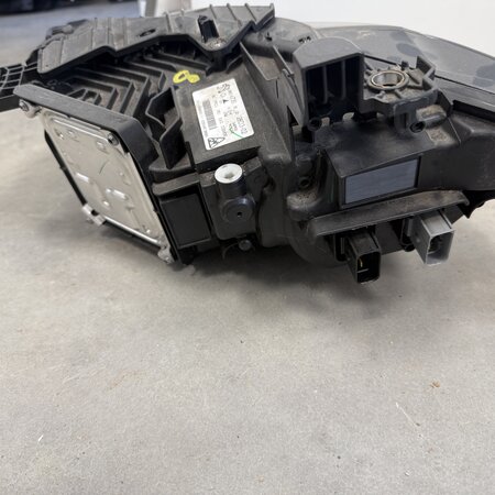 Headlight Right Front with part number 9851673580 Peugeot 308 III / Peugeot 408