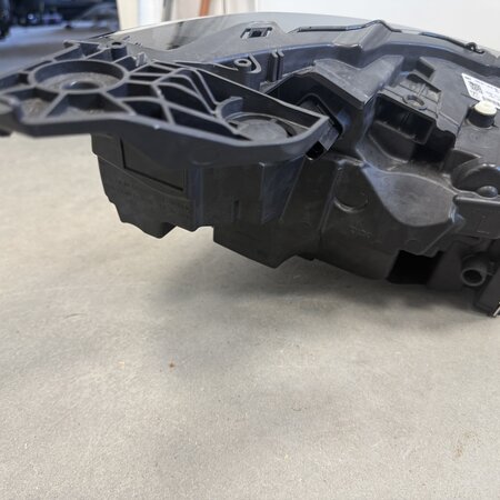 Scheinwerfer vorne links mit der Teilenummer 9850598580 für Peugeot 208 II