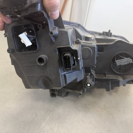 Headlight Left Front with part number 9810478580 Peugeot 3008 II