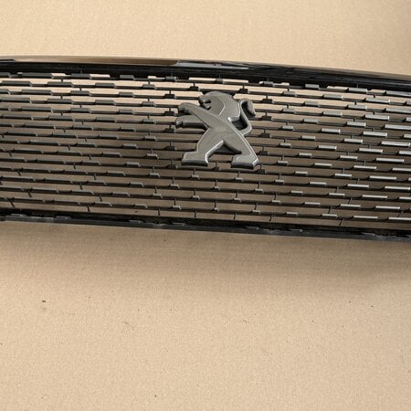 Grille met artikelnummer  9826326680 Peugeot 2008II