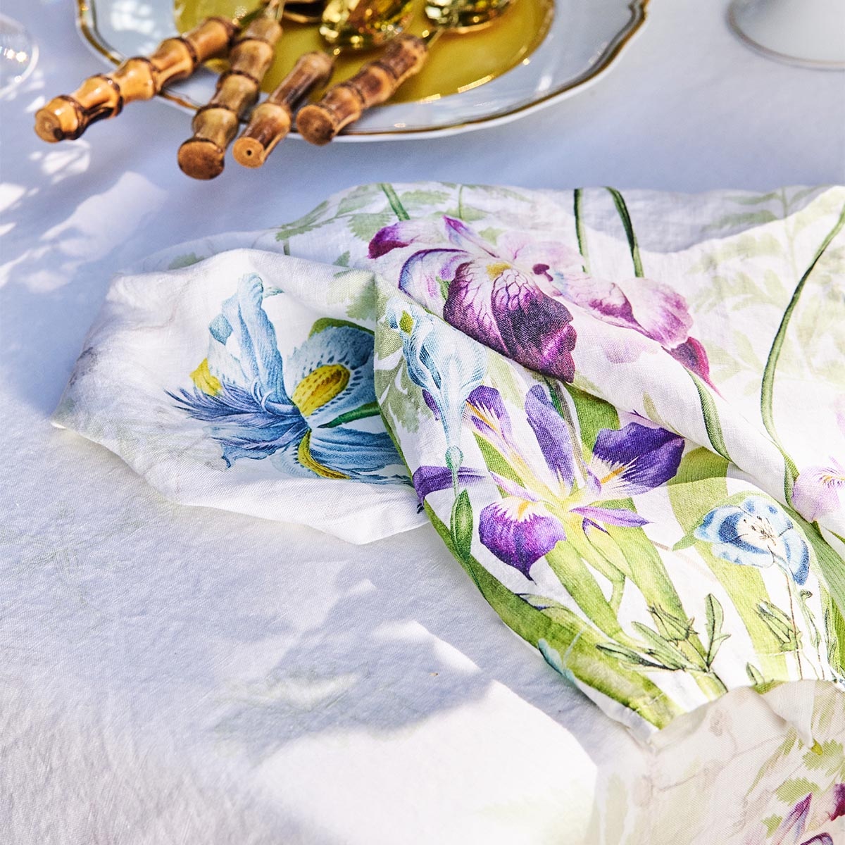Garnier Thiebaut  Angebot-Reduziert-  Garnier Thiebaut Tischdecke   Iris D`Hiver Halbleinen vorgewaschen -bedruckt
