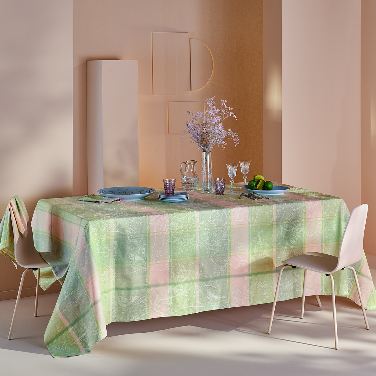 Garnier Thiebaut  Angebot-Reduziert-GT Tischdecke Damast  Mille Printemps eclosion- beschichtet abwaschbar