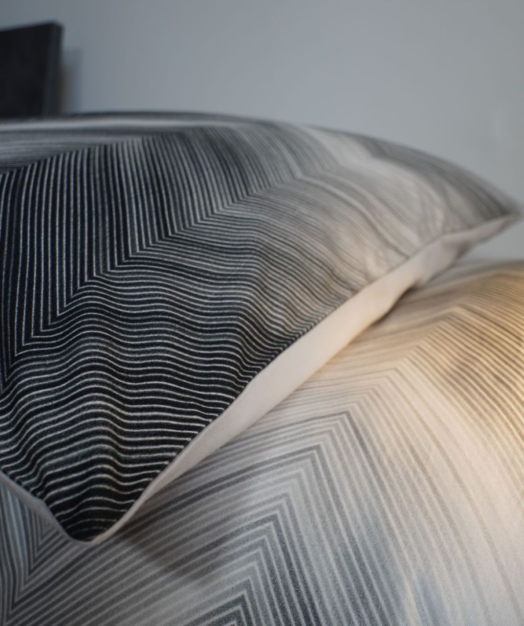 fleuresse – Hochwertige Bettwäsche Fleuresse Valencia Samt-Flanell mit Digitaldruck 584384-01  Silber