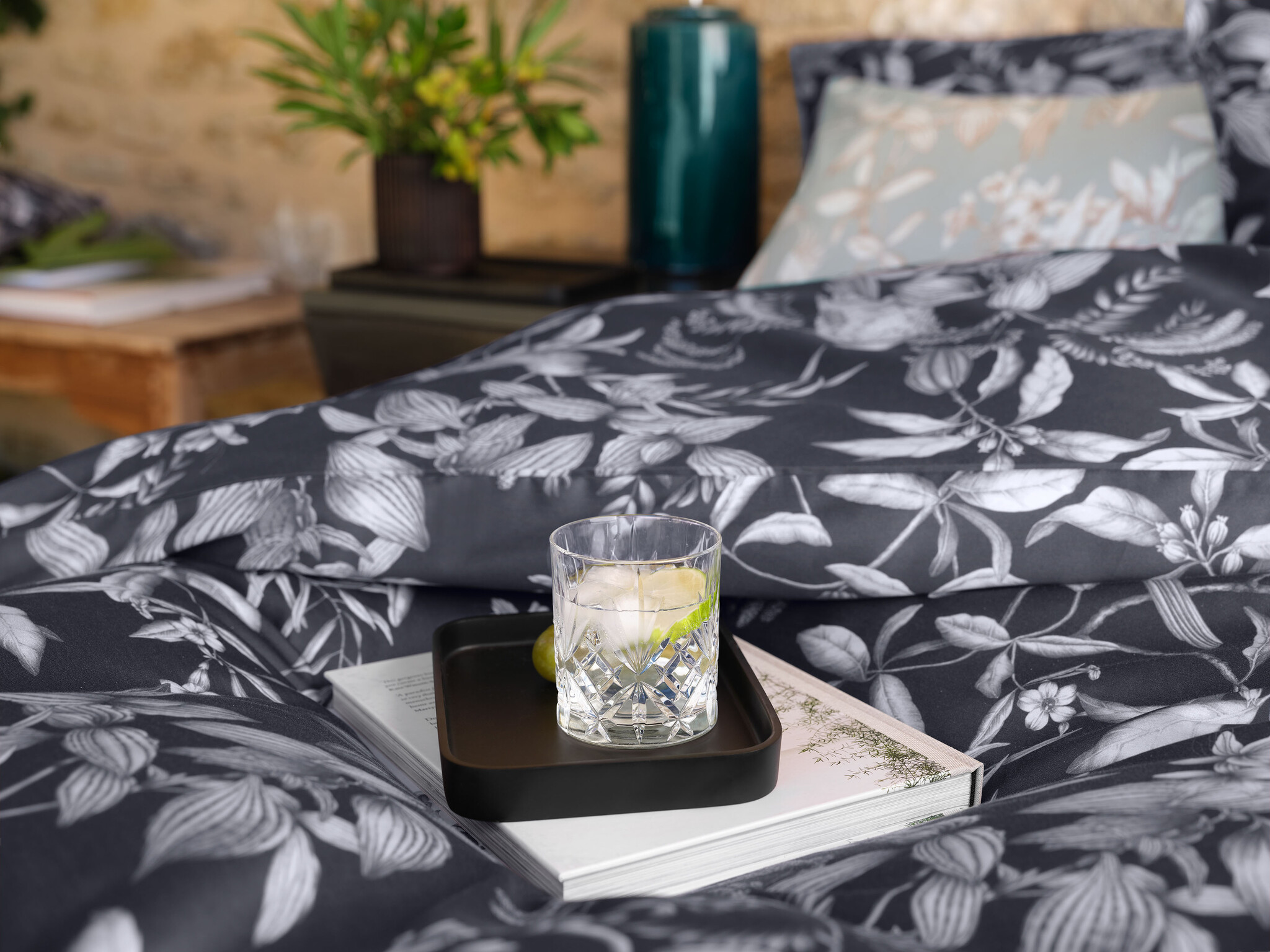 Schlossberg    Schlossberg CALYPSO noire Satin Noblesse blanc-feiner schweizer Satin