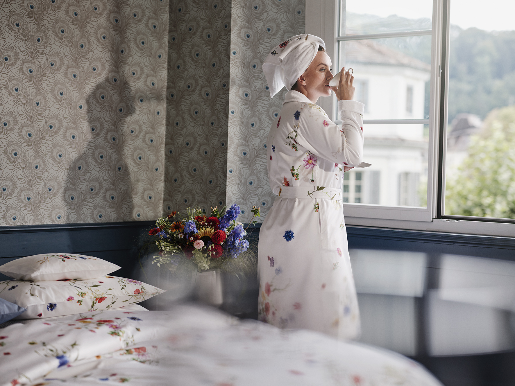 Christian Fischbacher   Edler Haus-Mantel_ FLEURS VOLANTES und Frottier