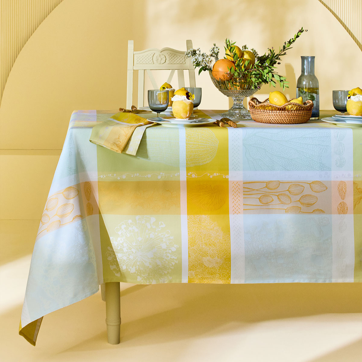 Garnier Thiebaut GT Tischdecke Damast  Mille Lieues aube- beschichtet abwaschbar