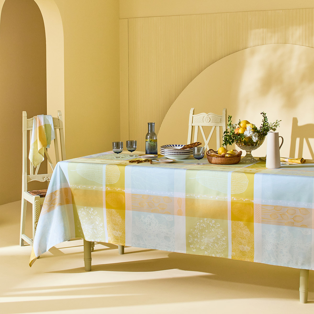Garnier Thiebaut GT Tischdecke Damast  Mille Lieues aube- beschichtet abwaschbar