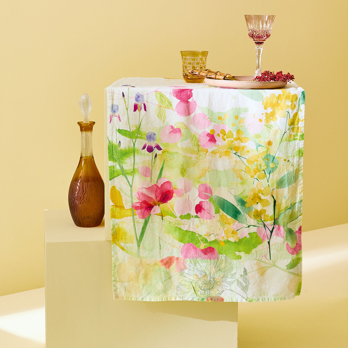 Garnier Thiebaut   Garnier Thiebaut Tischdecke  SOUFFLE-FLEURI_PRINTEMPS- Halbleinen vorgewaschen