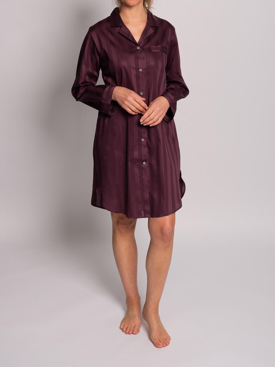 Novila  Novila Cindy 8367 Nachthemd 95 cm Voile Streifen aubergine 27 – Elegantes Damen-Nachthemd