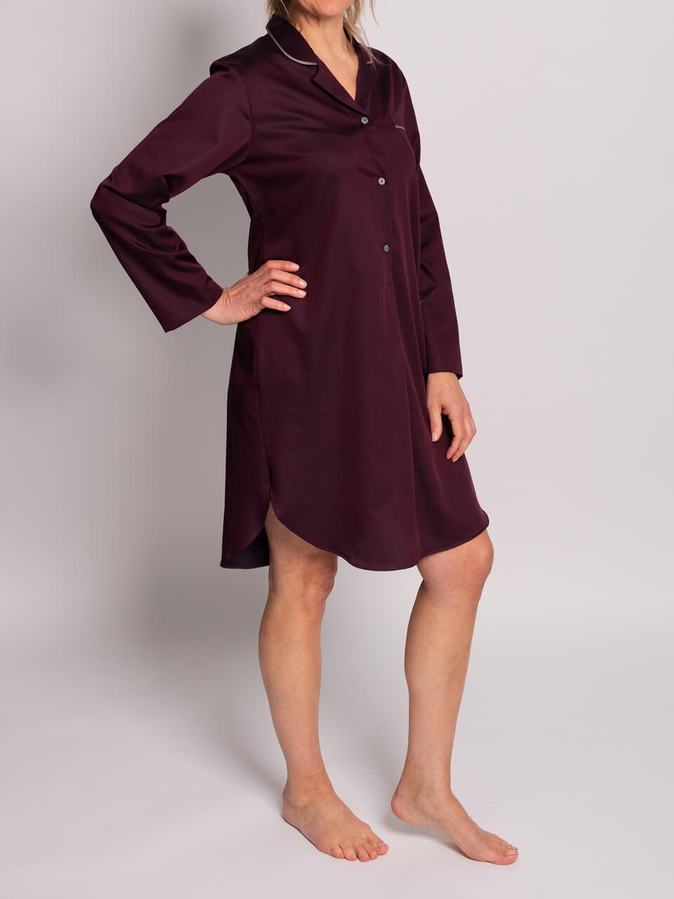 Novila Damen Nachthemd Marlene 8586 aubergine mit feiner Paspelierung