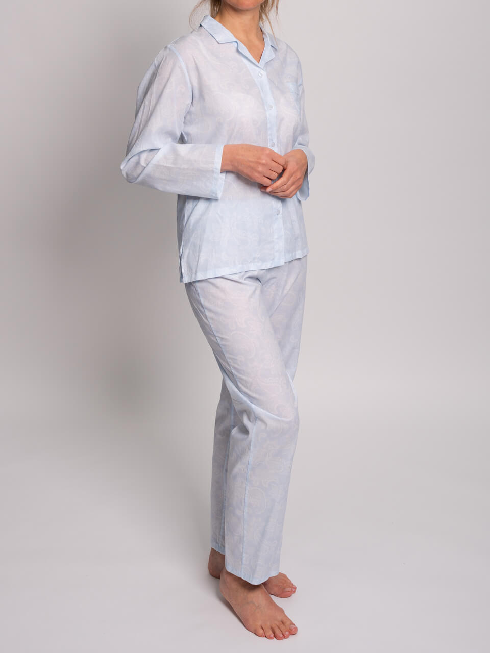 Novila  Leichter Damenpyjama Helena 8668 aus 100 % Baumwollbatist in zartem Hellblau