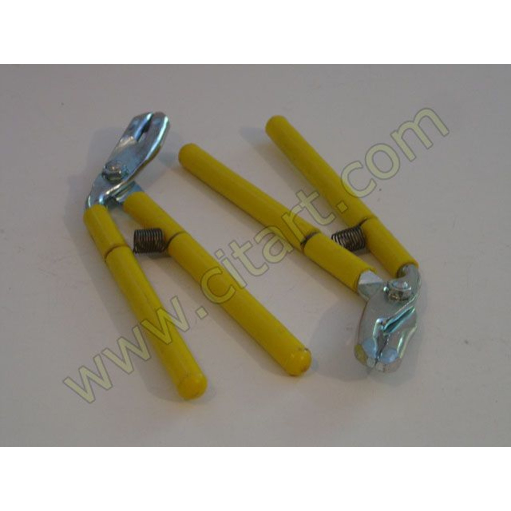 Pliers for upholstery works