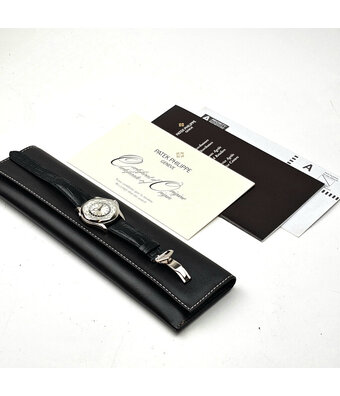 Patek Philippe Complications World Time 40 white gold 2006 + papers | NEW PATEK STRAP