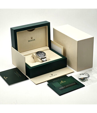 Rolex Submariner Date 40 steel black ceramic 2020 box + papers