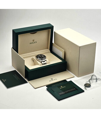 Rolex Submariner Date 41 steel ceramic - black Oyster 2022 box + papers