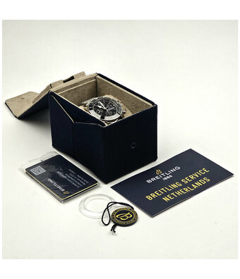 Breitling Superocean Heritage Chronograph 44 steel black 2021 B+P | NEW BREITLING SERVICE