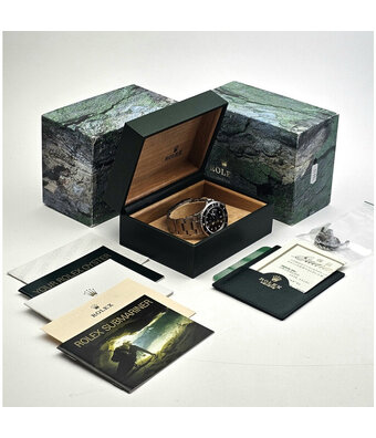 Rolex Submariner Date 40 steel black Oyster 2002 box + papers