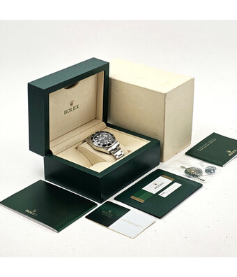 Rolex Submariner Date 40 2018 box + papers | steel black ceramic