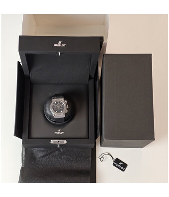 Hublot Classic Fusion Titanium Chronograph 42 titanium rubber 2025 box + papers