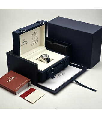 Omega Speedmaster Moonwatch Chrono Silver Snoopy 50Th Anniversary 42 NEW 2025 B+P | steel UNWORN