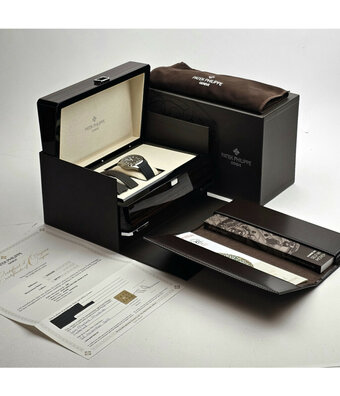 Patek Philippe Aquanaut  40 - 2021 box + papers | steel black rubber