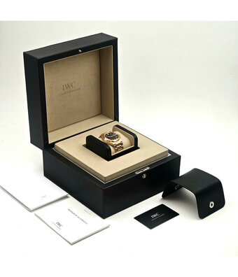 IWC Ingenieur Automatic 40 - 2025 box + papers | rose gold black