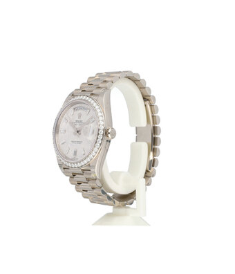 Rolex Day-Date 40 white gold meteorite factory diamond - baguette 2025 box + papers