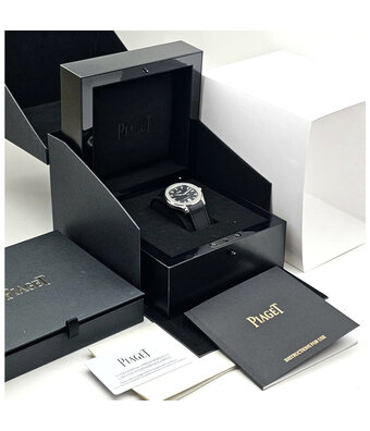 Piaget Polo Date 42 steel black rubber 2023 box + papers