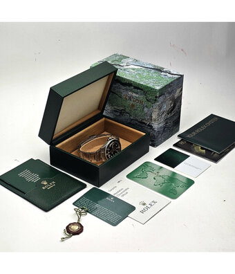 Rolex Submariner Date 40 NEW ROLEX SERVICE - 2004 B+P | steel Flat Four Kermit - Green - F-seria