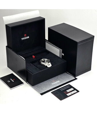 Tudor Ranger  39 2022 box + papers | steel black domed canvas