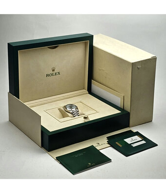 Rolex Day-Date 40 2017 box + papers | platinum ice blue diamond / baguette domed President
