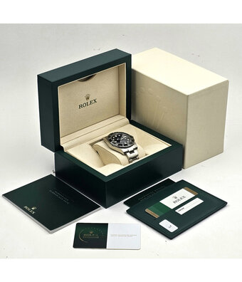 Rolex Submariner Date 40 NEW ROLEX SERVICE - 2017 box + papers | steel black ceramic