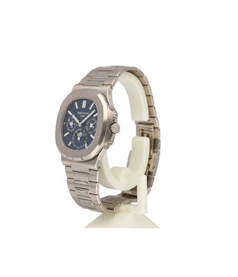 Patek Philippe Nautilus Perpetual Calendar 40 white gold blue moonphase 2024 box + papers